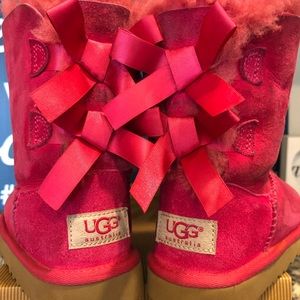 Girl pink uggs size 11